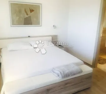 PREDIVNA KUĆA SA POGLEDOM NA MORE - cover