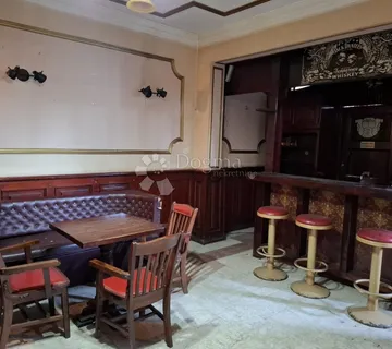 Prilika! Kuća uz stadion i bazene - cover