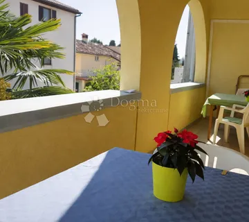 Rovinj - Uredan studio s terasom, spreman za dugoročni najam - cover