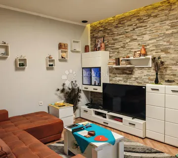 Prodaje se potpuno namješten stan u Puli – 62,95 m², prizemlje - cover
