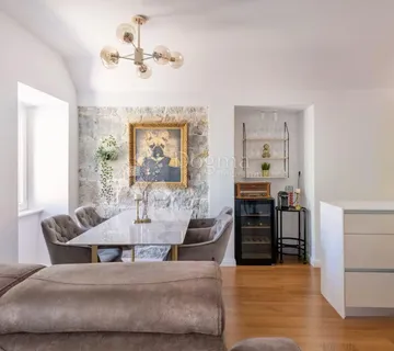 Prekrasan Stan u Staroj Jezgri Splita - cover