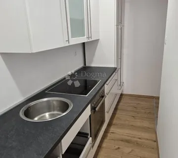 Kuća u nizu sa solarnom elektranom - cover