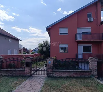 Prostrana obiteljska kuća s garažom i dvorištem – Borovo Naselje - cover