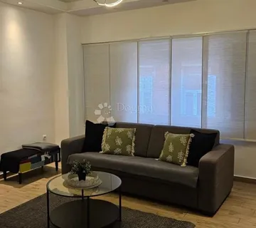 Odličan stan u centru, moguć parking - cover