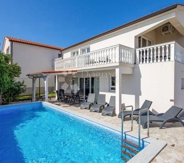 Banjol-Dvojna mediteranska vila s pogledom na more i bazenima - cover