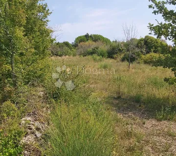 Građevinsko zemljište na mirnoj lokaciji, 900 m² - cover
