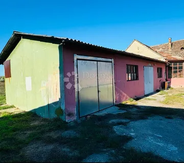 PRODAJA KUĆE,  S POLJOPRIVREDNIM ZEMLJIŠTEM! - cover