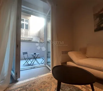 Skriveni dragulj Petrinjske: 25 m2 + terasa + zasebni ulaz - cover