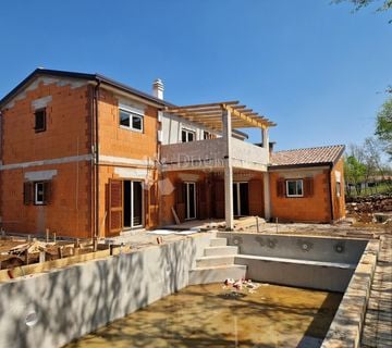 ROVINJ, okolica,kvalitetna  kuća sa bazenom u izgradnji,  na kraju sela - cover