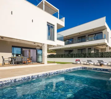 Dvojna vila sa pogledom na more i bazenom, namještena - cover