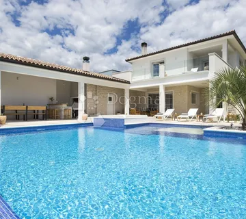 VILLA S 5* - panoramski pogledom na more i privatnost - cover