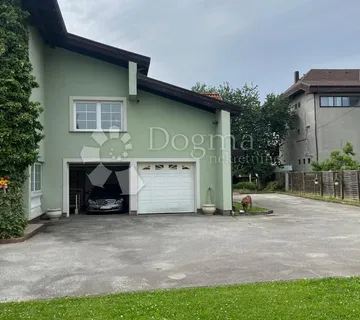 PREKRASNA VILA  SA VELIKOM UREĐENOM OKUĆNICOM - cover