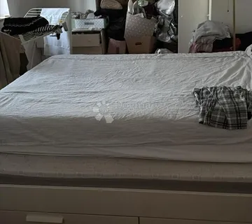 Remete – dvosobni stan sa zimskim vrtom, garažom i zelenim dvorištem, 71,73 m² NKP - cover