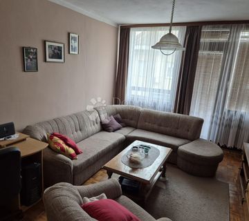 STAN U CENTRU I KAT  75 M2 - cover