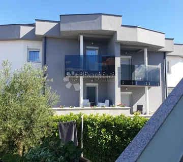 MODERNA VILLA NA OTOKU KRKU S BAZENOM - cover