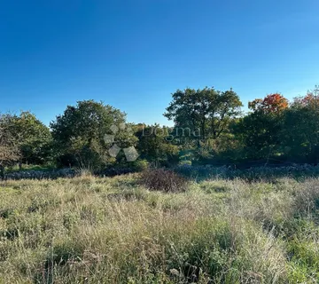BALE – izvrsna parcela za obiteljsku ili kuću za odmor - cover