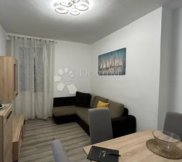 Poslovni prostor za tihu djelatnost u centru grada s parkirnim mjestom - cover