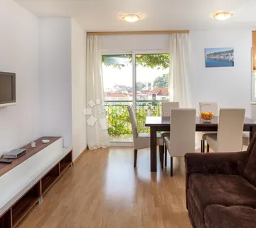Apartmanska kuća Podgora - cover