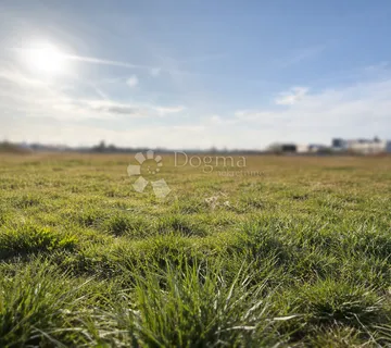 Investicijsko zemljište Zagreb – Lučko | 400m od naplatnih kućica | logistika/stambeno-poslovna gradnja - cover