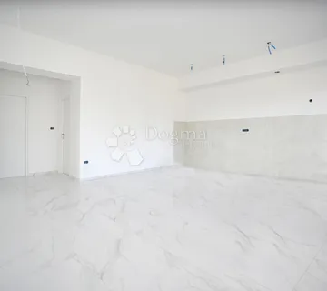 POREČ (okolica) - Prostrani stan u prizemlju sa vrtom - cover