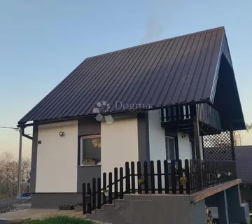 Mjesto gdje zima miriše na drva, a ljeto na slobodu - cover