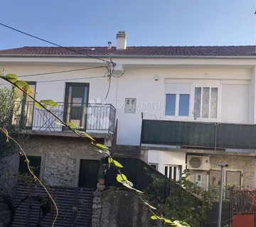 Kuća s potencijalom 200m od mora - cover