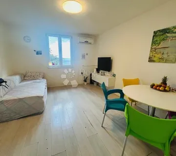 Stan na Zametu s pogledom na more - cover