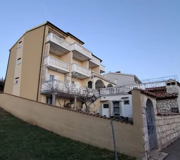 Apartmanska kuća - cover