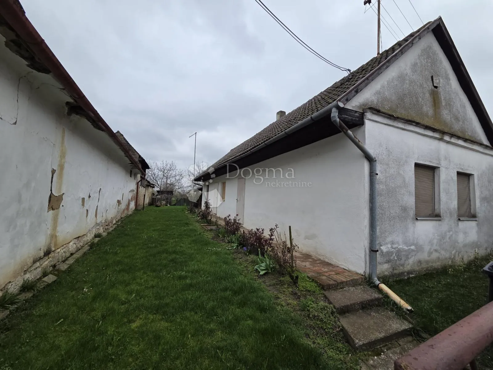 Održavana kuća s velikom parcelom i potencijalom - cover