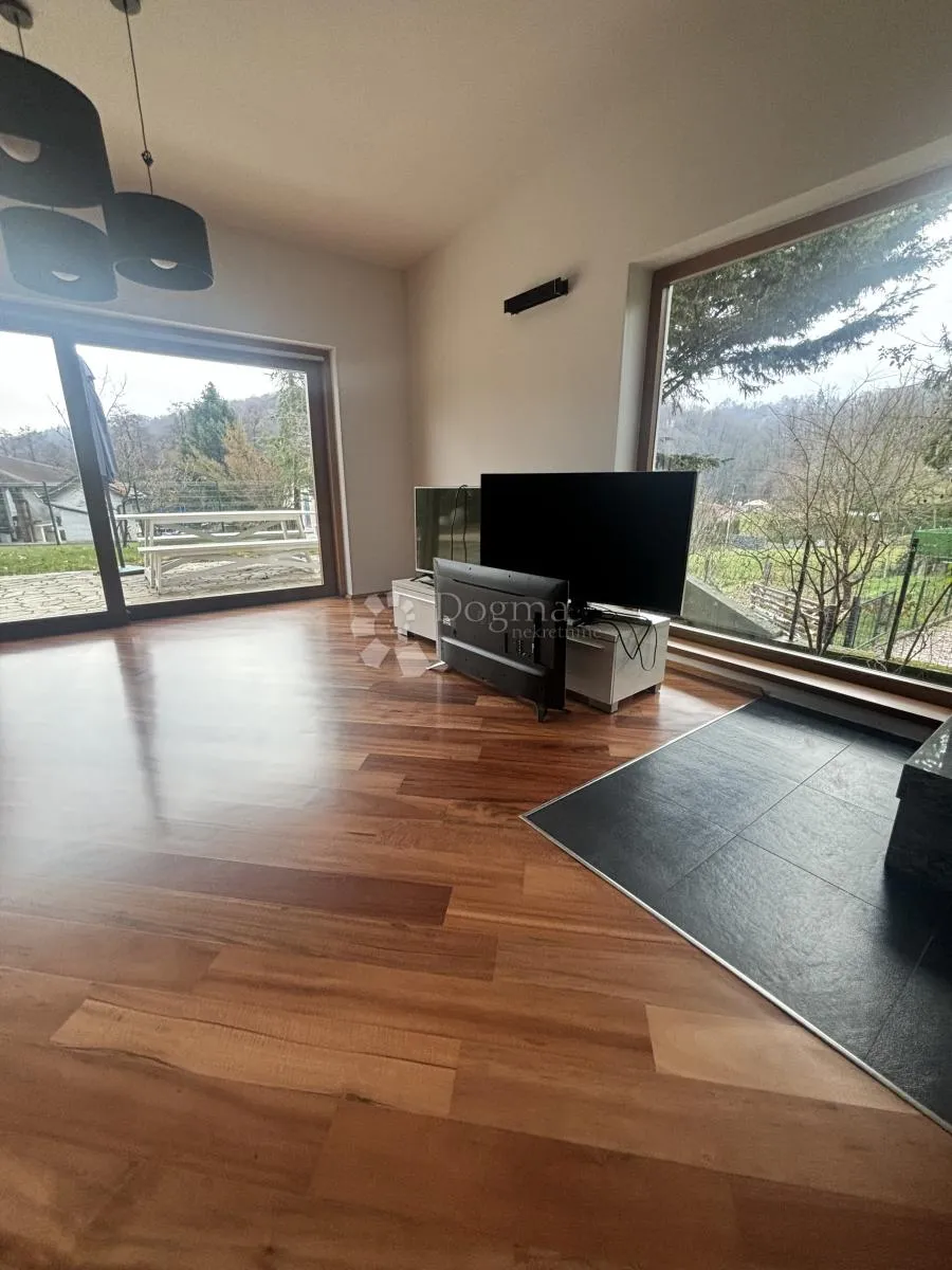 PREKRASNA KUĆA U OKOLICI SAMOBORA SA TRI STANA I POSLOVNIM PROSTOROM  - cover