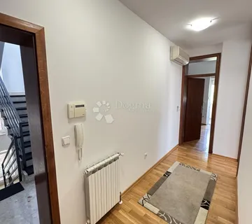 KUĆA ZA NAJAM  - cover