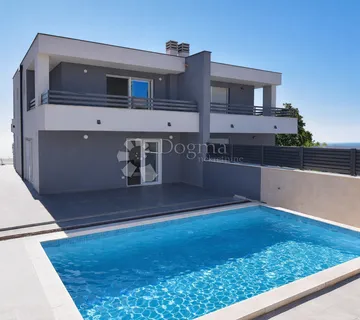 Novigrad, moderna dvojna vila s bazenom i 3 spavaće sobe - cover