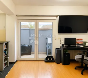 Garsonjera s privatnom terasom u Rudešu - moderna, svijetla i odmah useljiva! - cover