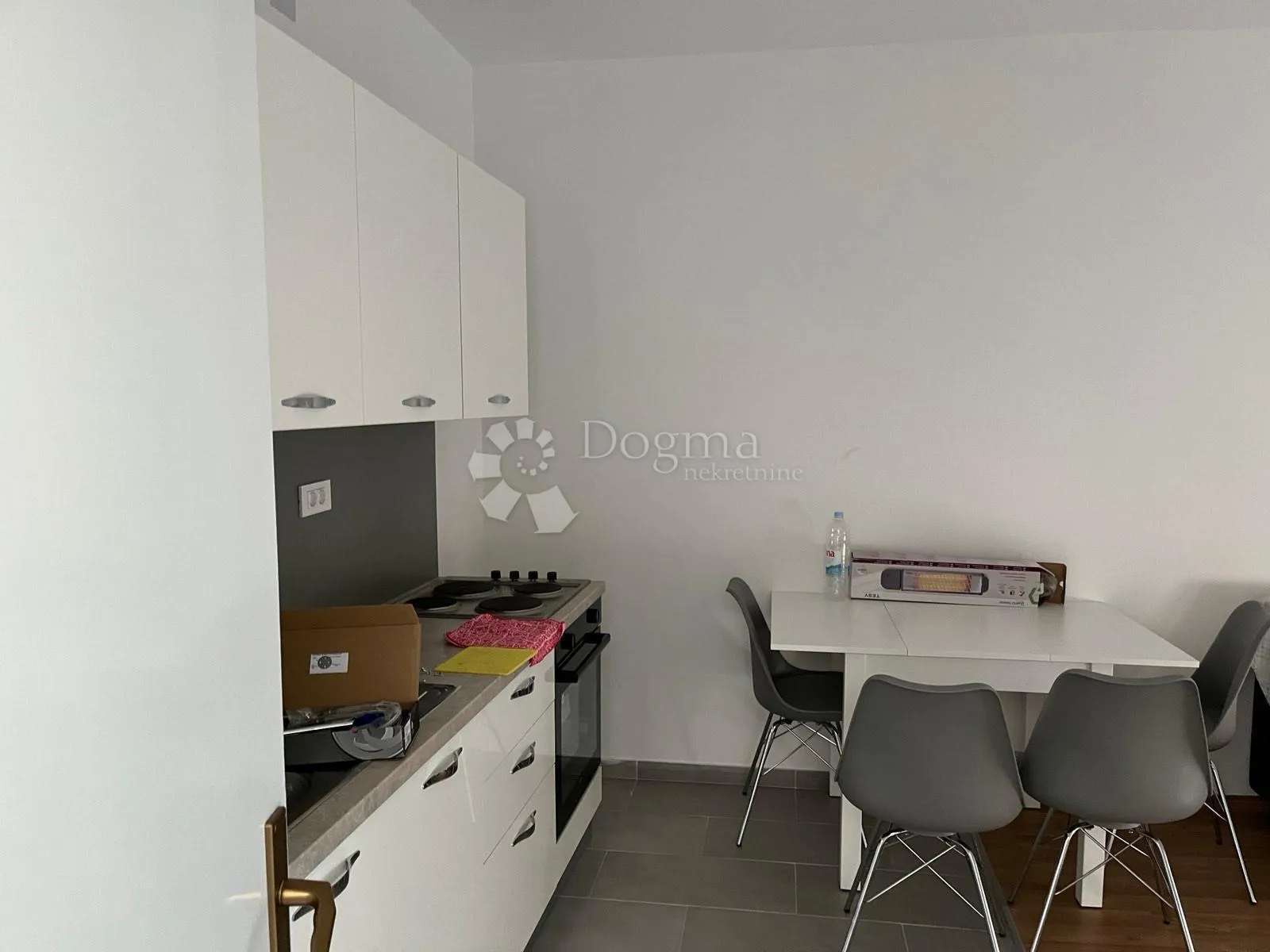 Odličan stan u centru Benkovca - cover