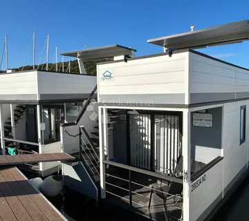 Ekskluzivna plutajuća kućica u Puli - vaš privatni raj na moru - cover