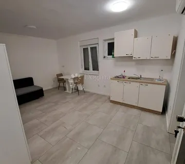 Garsonijera, Gornja Vežica-Najam - cover