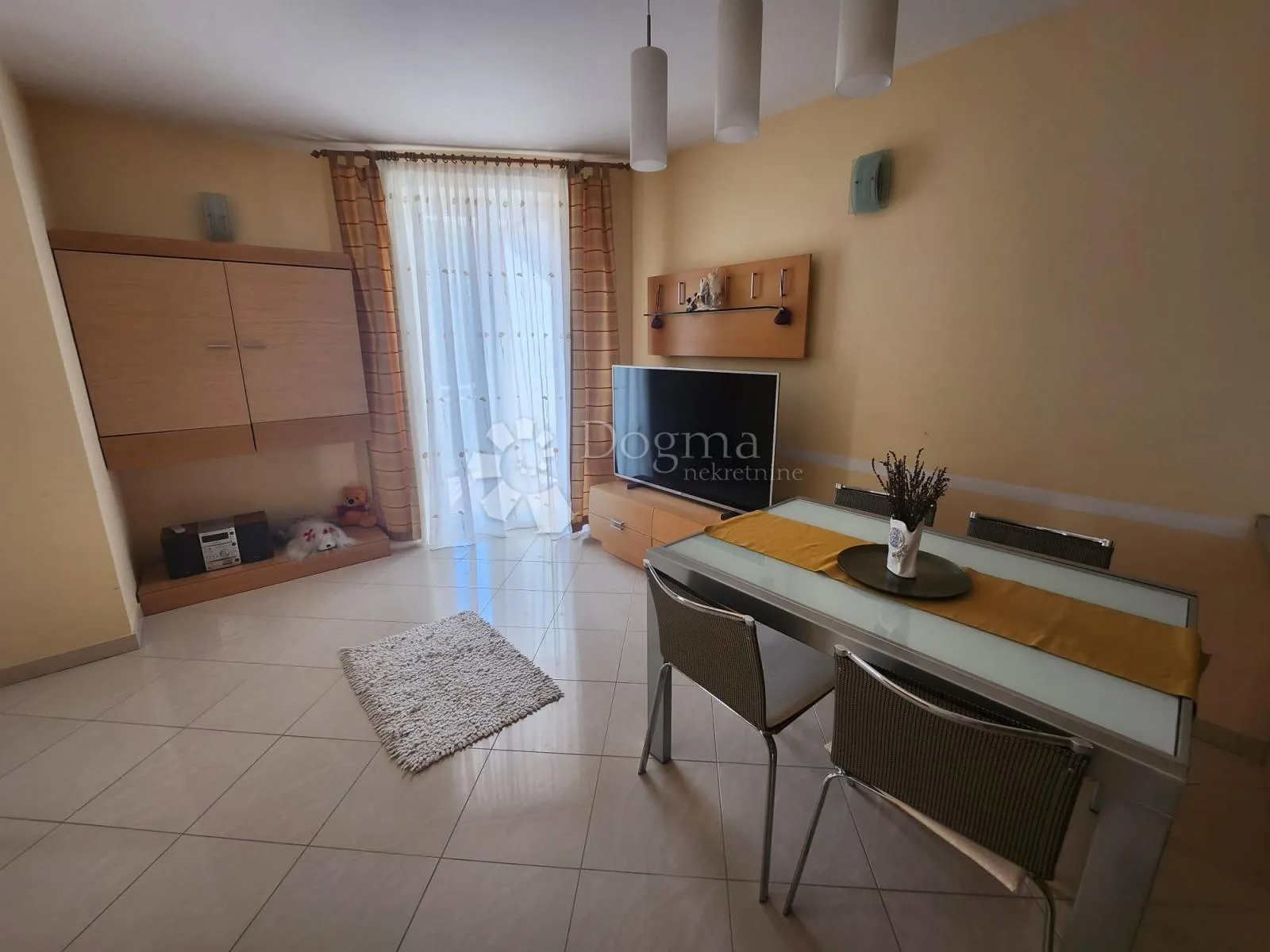 BAŠKA - APARTMAN U VILI - BLIZU PLAŽE  - cover