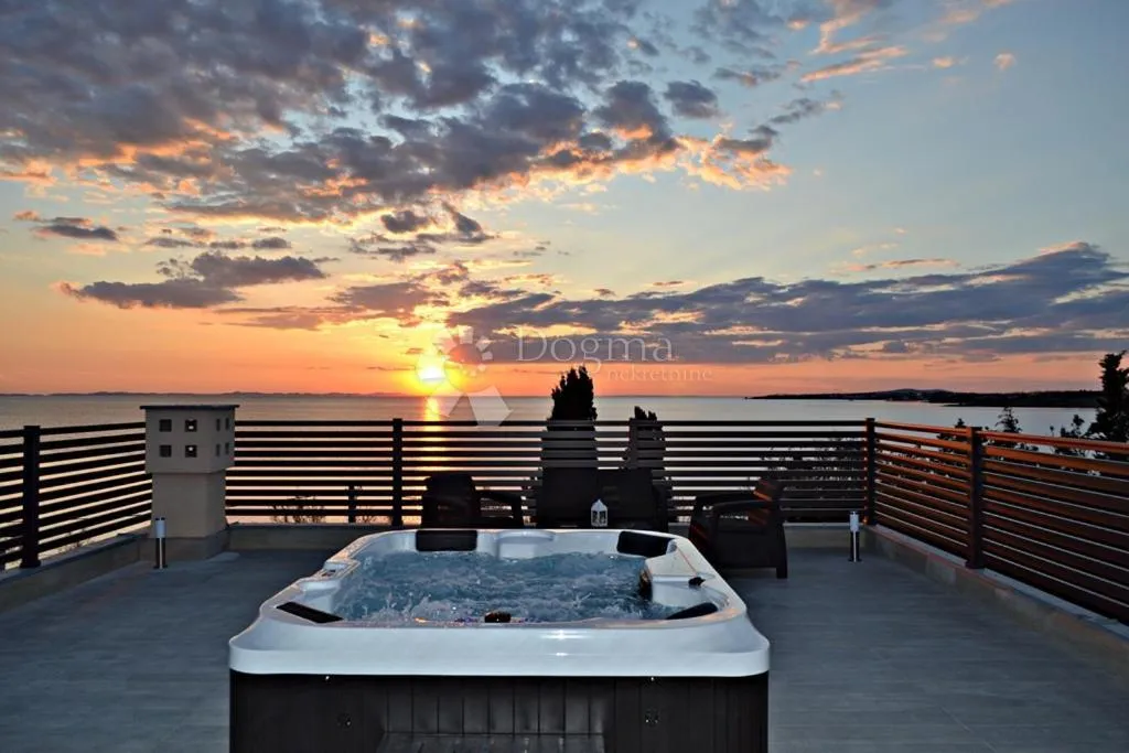 Penthouse  Prvi red uz more! - cover