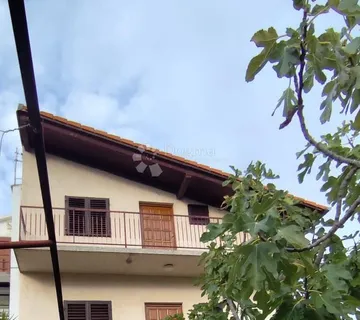 Kuća s dvorištem u Raslini - cover