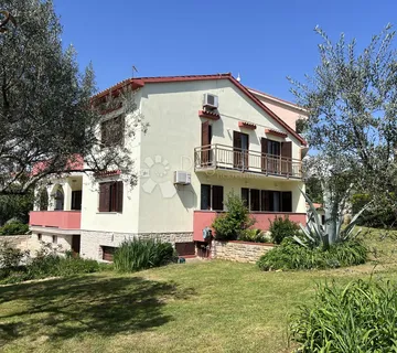  Ekskluzivno, Kuća sa dva stana na 250 m od mora - cover