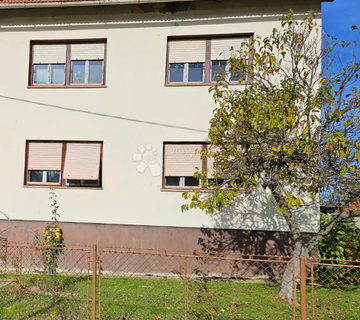 Kuća s okućnicom i dodatnim prostorom  - cover