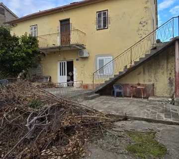 Kuća s potencijalom u Privlaci – Vaš novi dom ili luksuzni projekt! - cover
