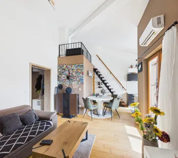 Stan 83,2m2 s galerijom i terasom u manjoj zgradi + parking - cover