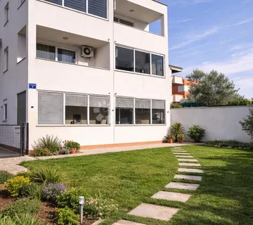 Petrčane - 2S stan u prizemlju s vrtom +2 parkirna mjesta - cover