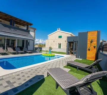 Villa 100m od mora  - cover