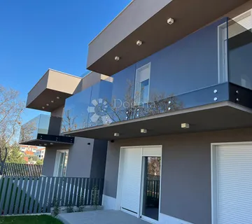 EKSKLUZIVAN PENTHOUSE U POREČU - cover