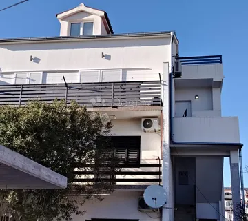 VODICE - atraktivan stan s pogledom na more - cover