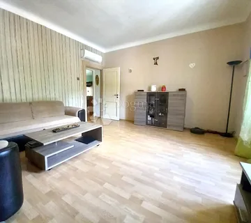 Centar, praktičan stan na dobroj lokaciji - cover