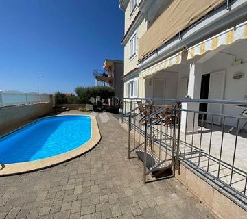 Moderno prizemlje s privatnim vrtom i bazenom - 800 m od mora - cover