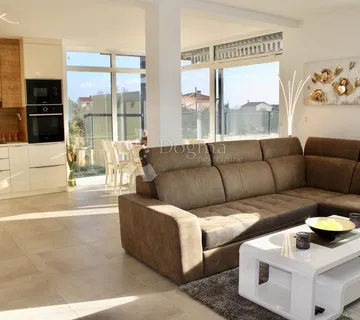 Medulin, stan sa bazenom i okućnicom! - cover